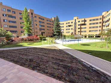 Pis amb piscina en venda a de Navia