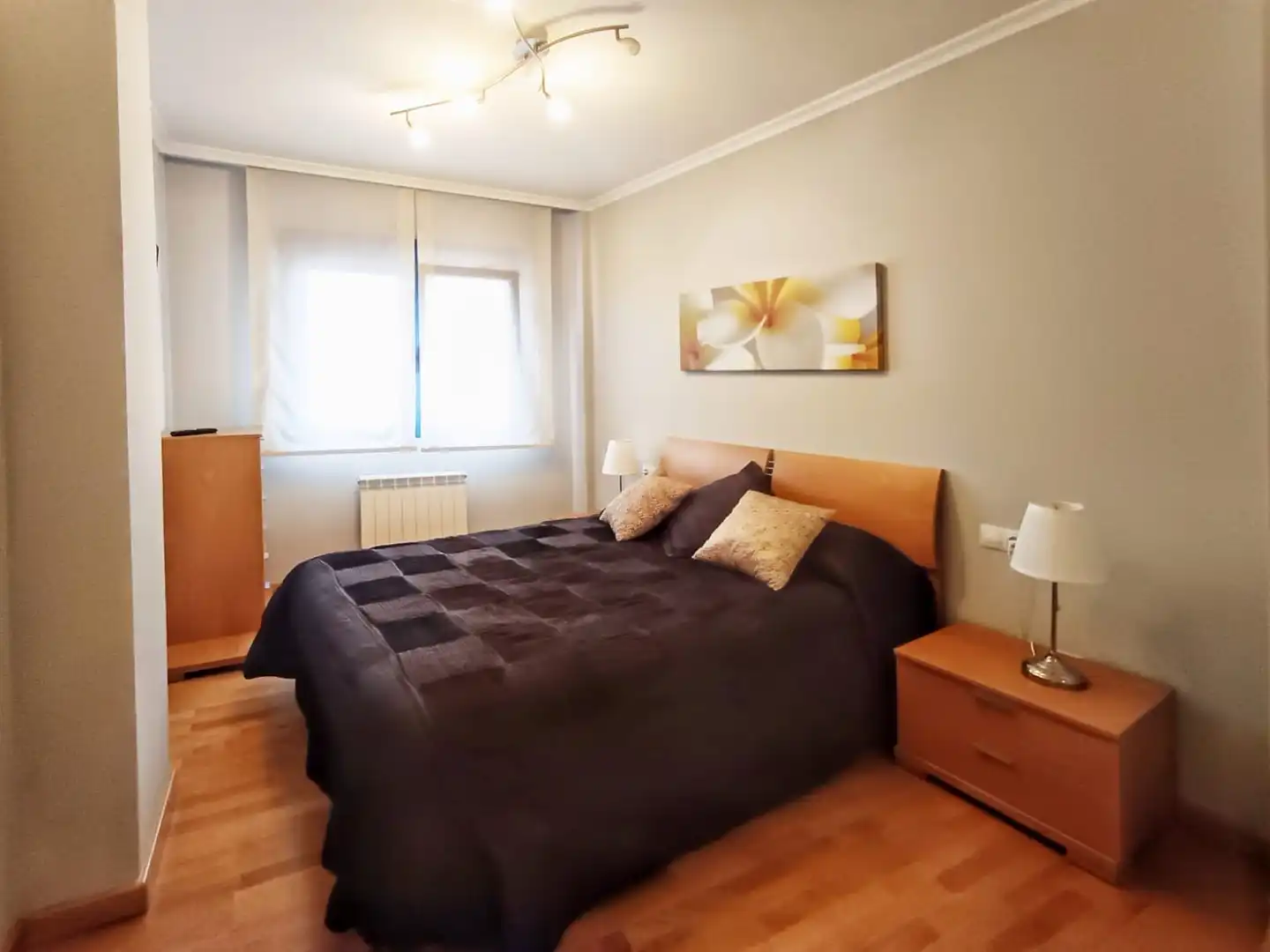 Schlafzimmer von Wohnung zur Miete in Pontevedra Capital  mit Heizung und Möbliert
