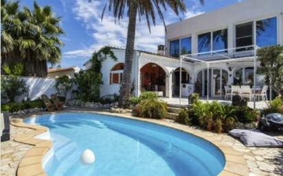 Swimming pool of House or chalet for sale in Empuriabrava  with Air Conditioner, Heating and Private garden