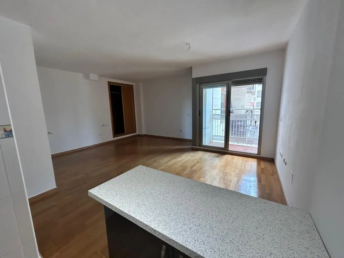 Außenansicht von Wohnung zum Verkauf in Murcia mit Klimaanlage, Terrasse und Abstellraum
