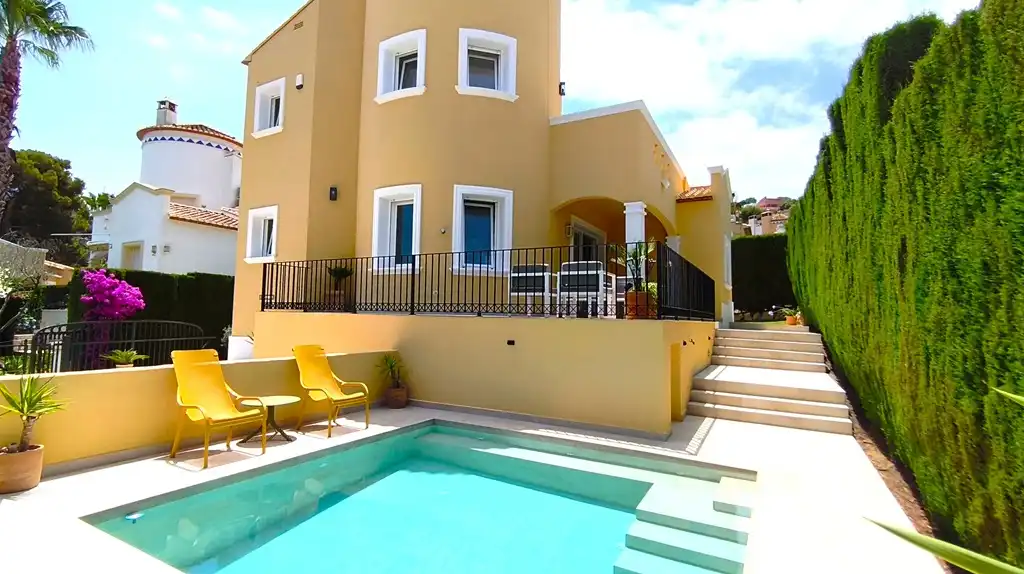 Detached house with pool for sale in CV-735