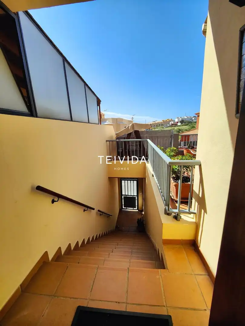 Vista exterior de Casa adosada en venda en Candelaria amb Terrassa i Traster