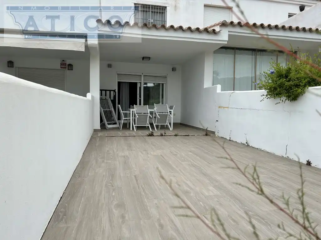 Terrassa de Casa adosada en venda en Zahara de los Atunes amb Aire condicionat i Moblat