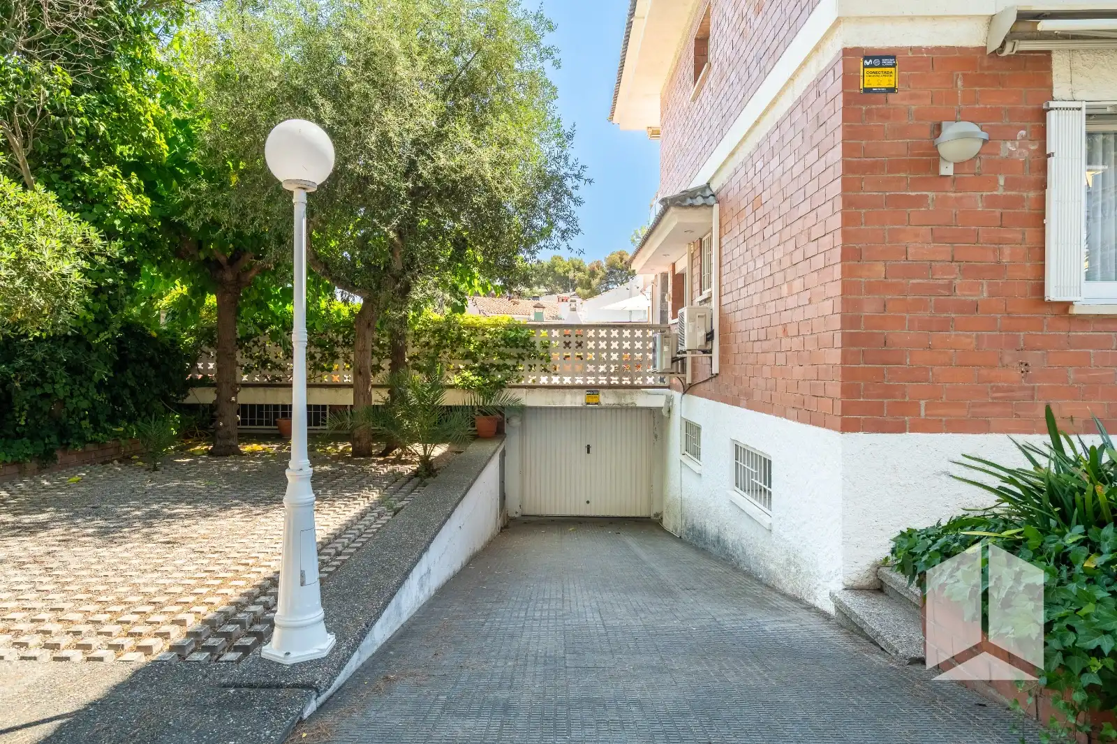Vista exterior de Casa o xalet en venda en Castelldefels amb Terrassa, Piscina i Balcó