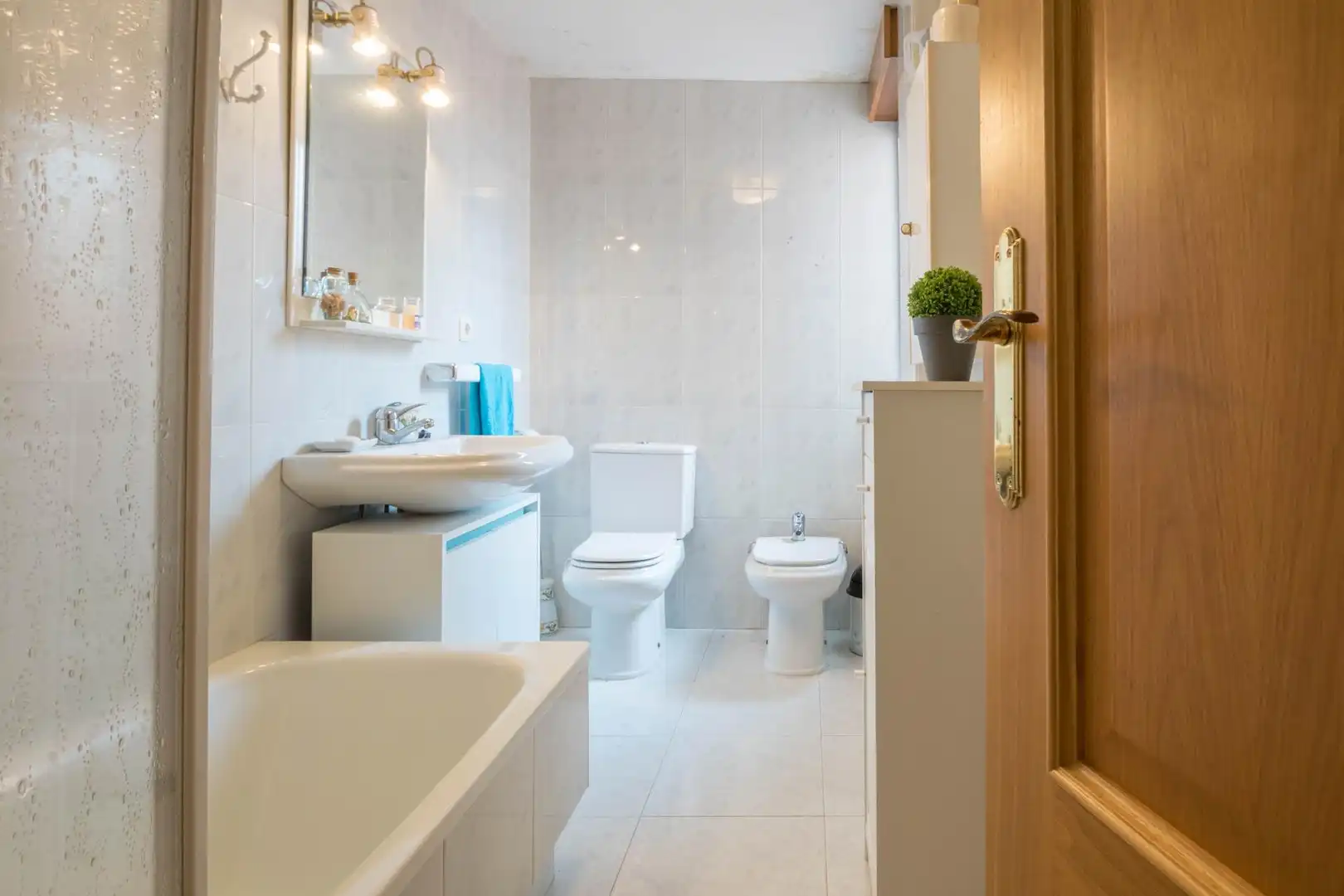 Baño de Casa adosada en venta en Oleiros con Calefacción, Jardín privado y Parquet