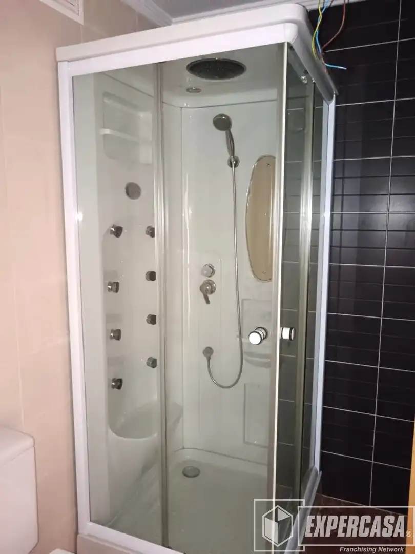 Badezimmer von Wohnung zum Verkauf in Tous mit Klimaanlage und Terrasse