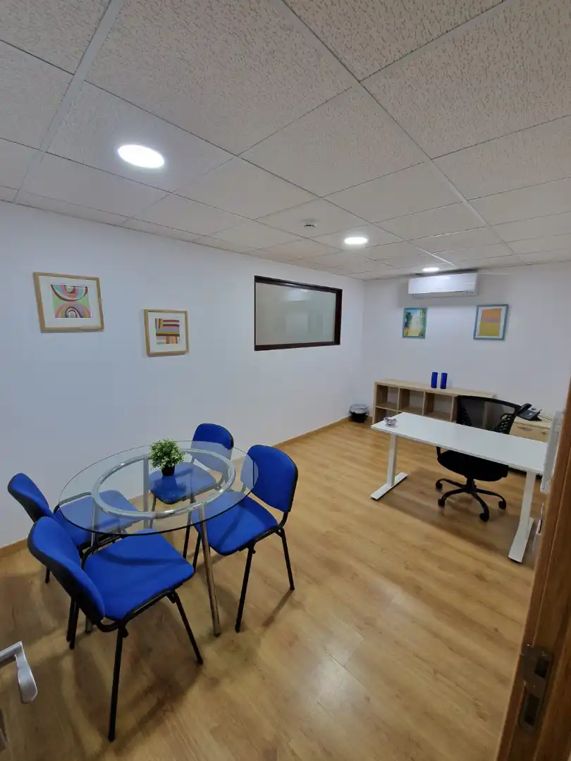 Office for rent in Sevilla  with Air Conditioner, Heating and Furnished
