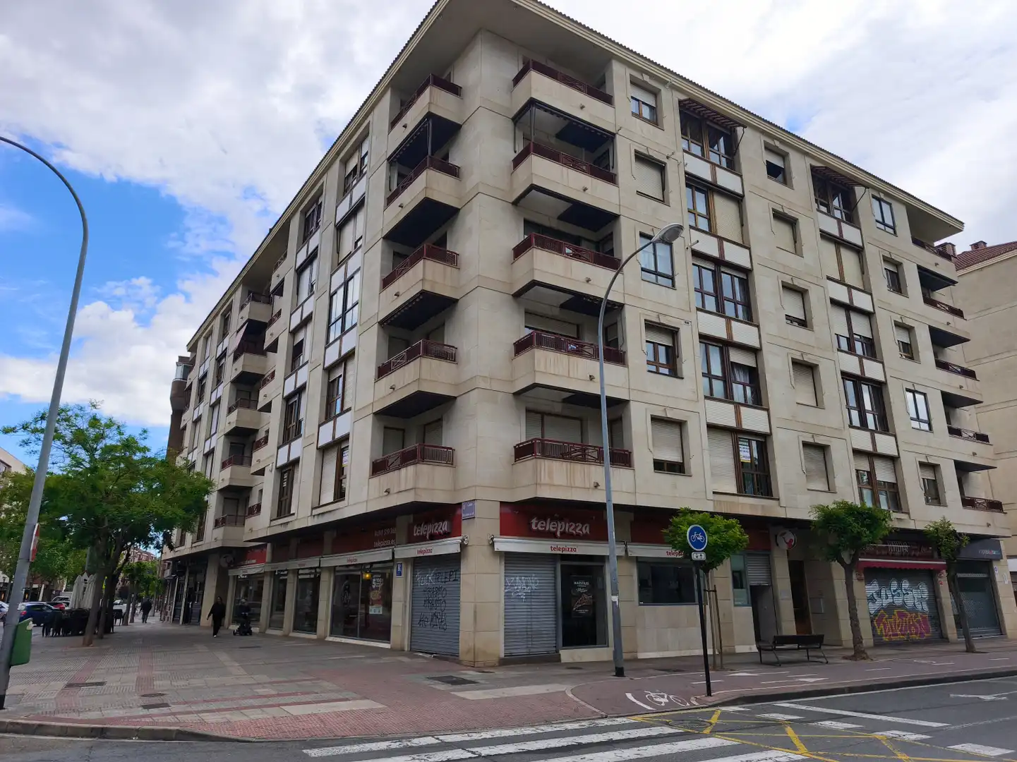 Vista exterior de Oficina de lloguer en  Logroño amb Aire condicionat i Calefacció