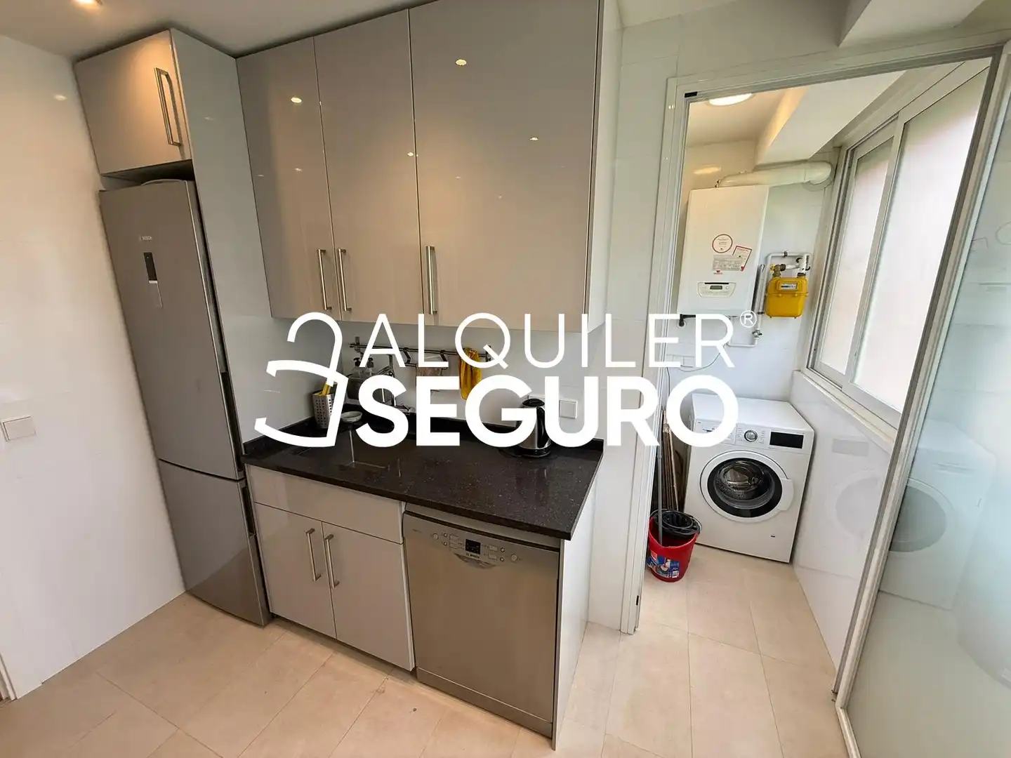 Cuina de Pis de lloguer en Madrid amb Aire condicionat, Calefacció i Terrassa