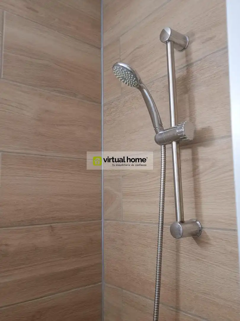 Bany de Apartament en venda en Benidorm amb Aire condicionat i Piscina comunitària