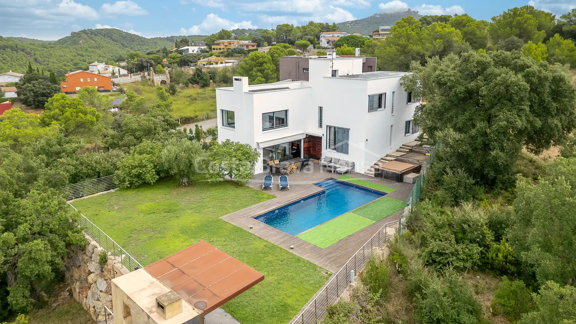 House with pool for sale in Carrer Joan Amades, imagen 2