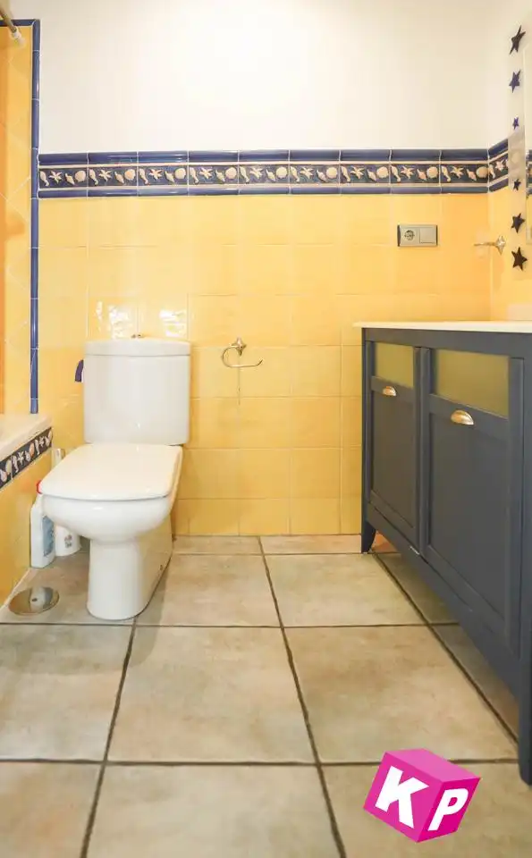 Badezimmer von Wohnung zum Verkauf in Santa Pola mit Klimaanlage, Heizung und Terrasse