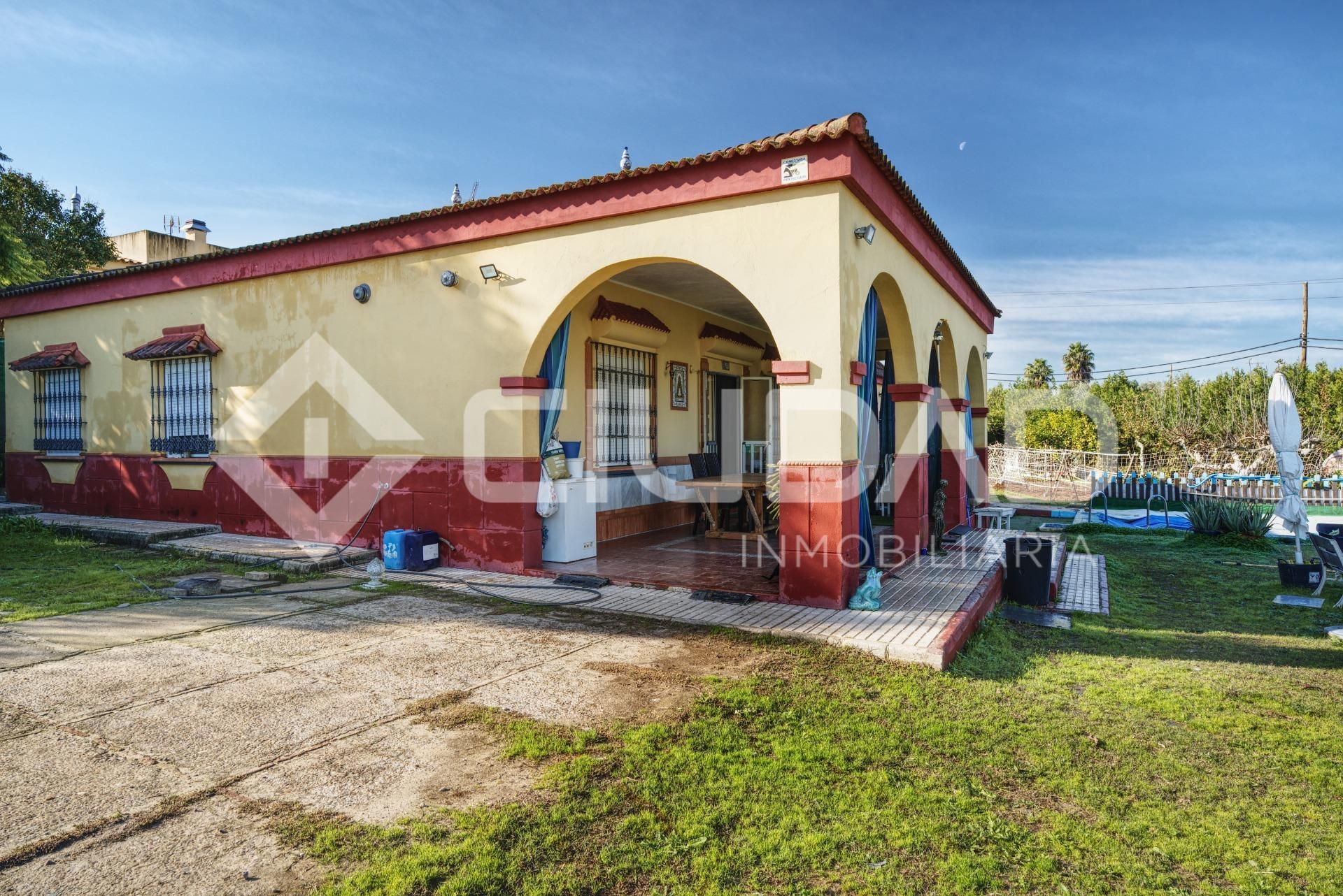 Exterior view of House or chalet for sale in Almensilla