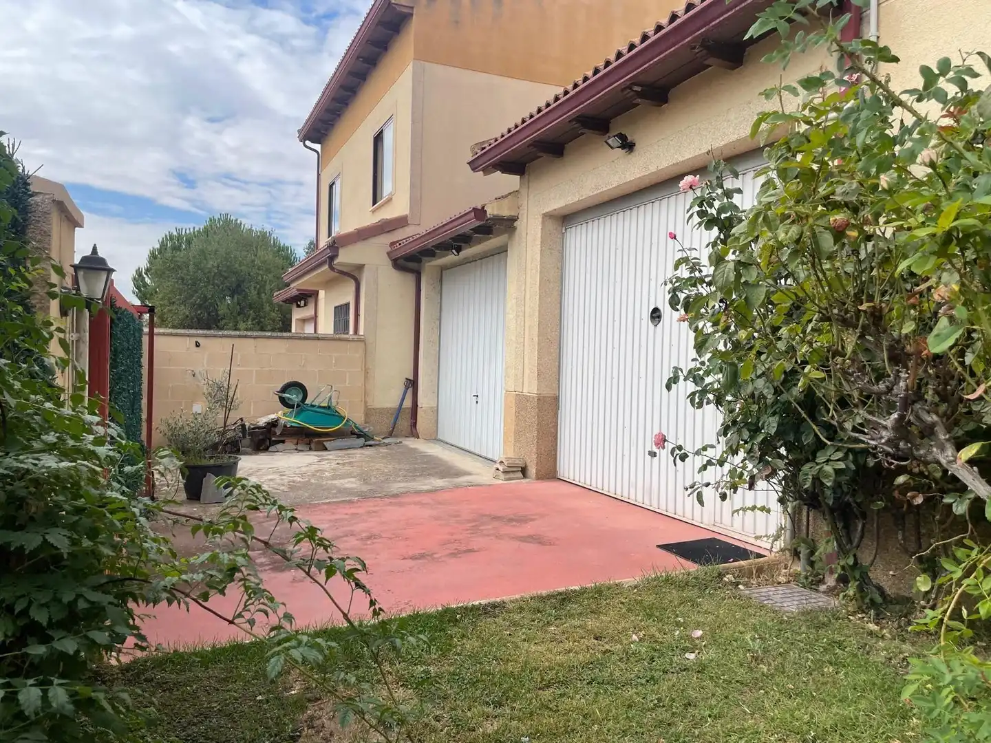 Casa adosada en venta en Hontanares de Eresma