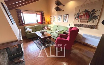 Sala d'estar de Dúplex en venda en Alp amb Terrassa