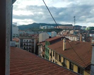 Vista exterior de Àtic en venda en Bilbao  amb Calefacció