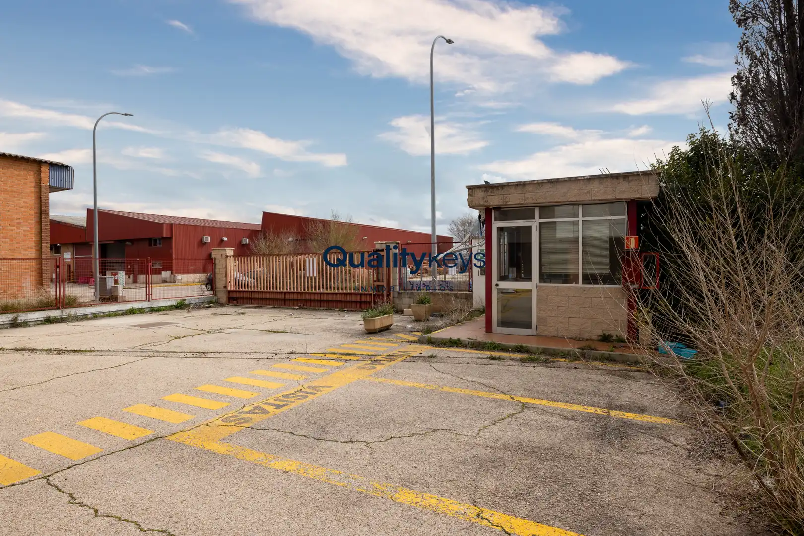 Vista exterior de Nave industrial en venta en Ajalvir con Calefacción y Alarma
