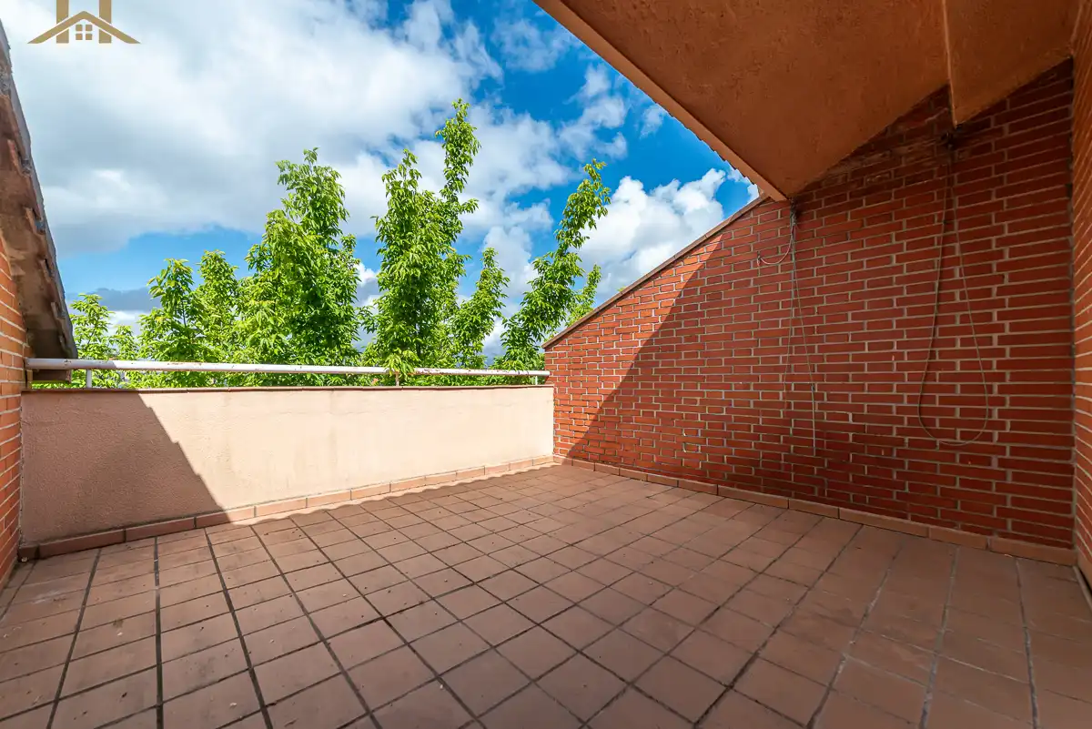 Terraza de Casa adosada en venta en Madrid con Aire acondicionado, Calefacción y Jardín privado