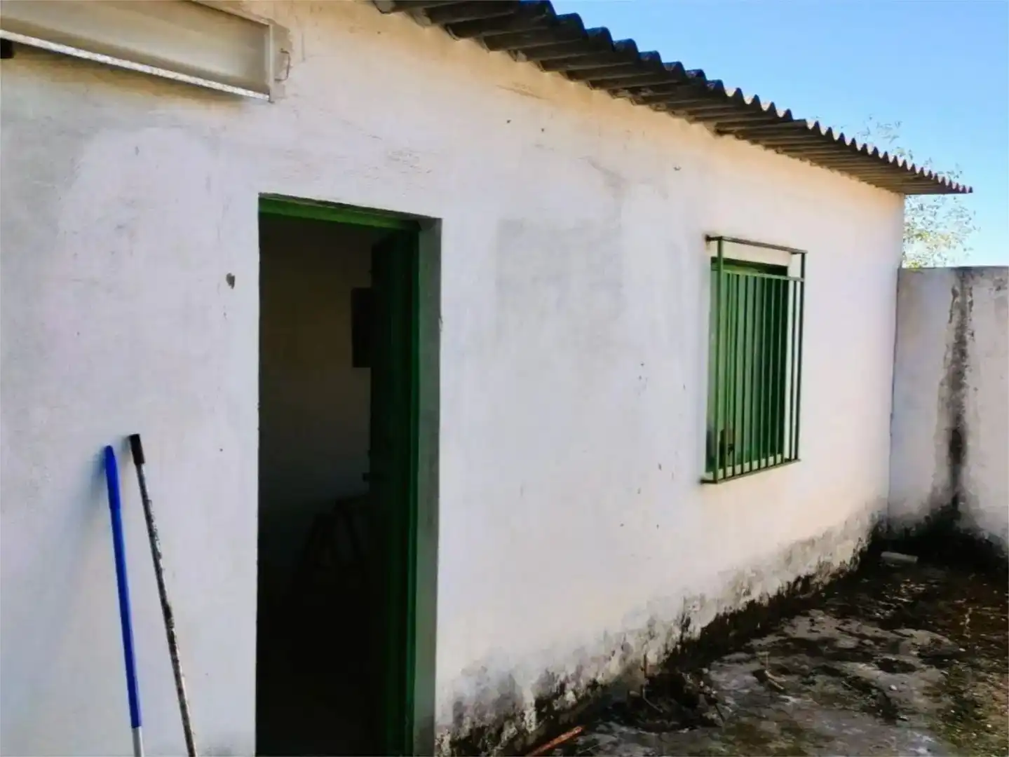 Vista exterior de Casa adosada en venda en Cazalilla amb Balcó