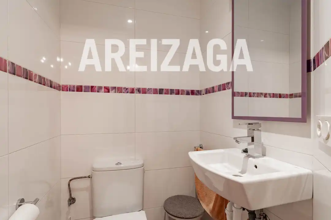 Badezimmer von Wohnung zum Verkauf in Donostia - San Sebastián  mit Heizung und Balkon
