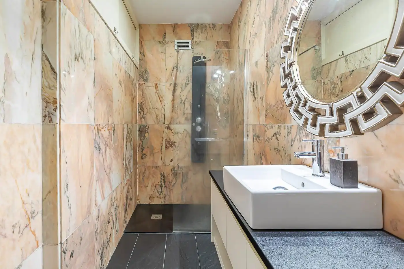 Bathroom of Apartments for rent in Madrid  with Heating and Storage room