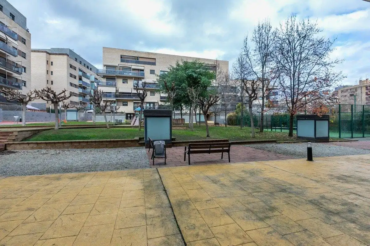Vista exterior de Pis en venda en Sabadell amb Aire condicionat, Calefacció i Jardí privat