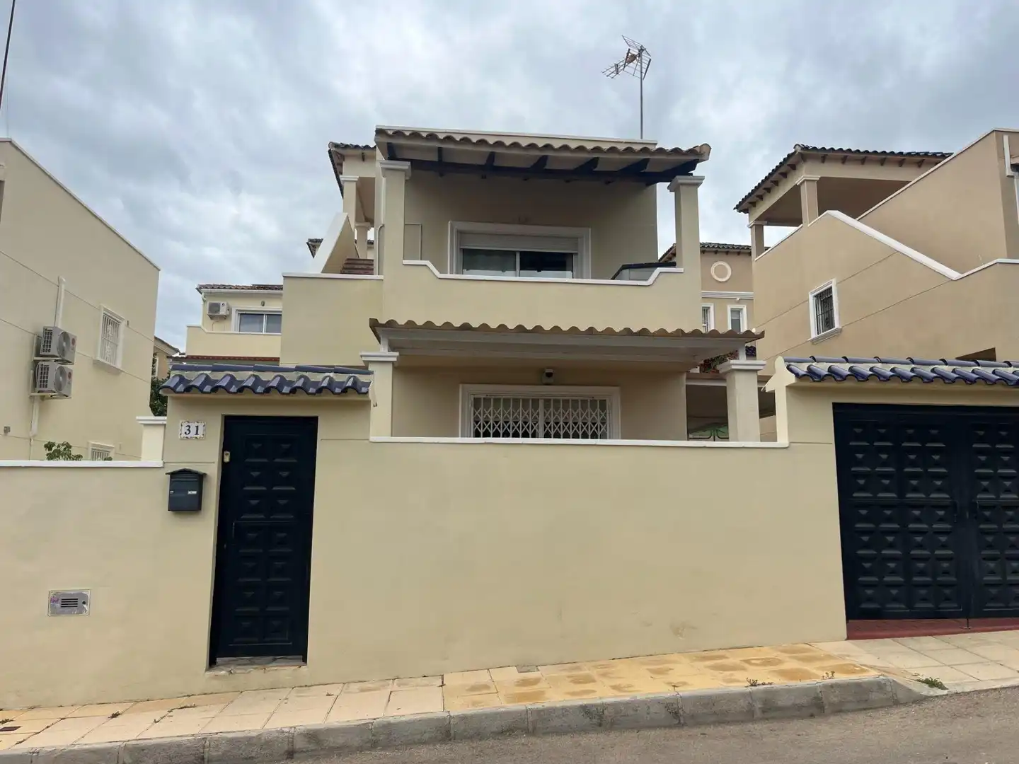 Vista exterior de Dúplex en venta en San Miguel de Salinas con Piscina, Amueblado y Piscina comunitaria