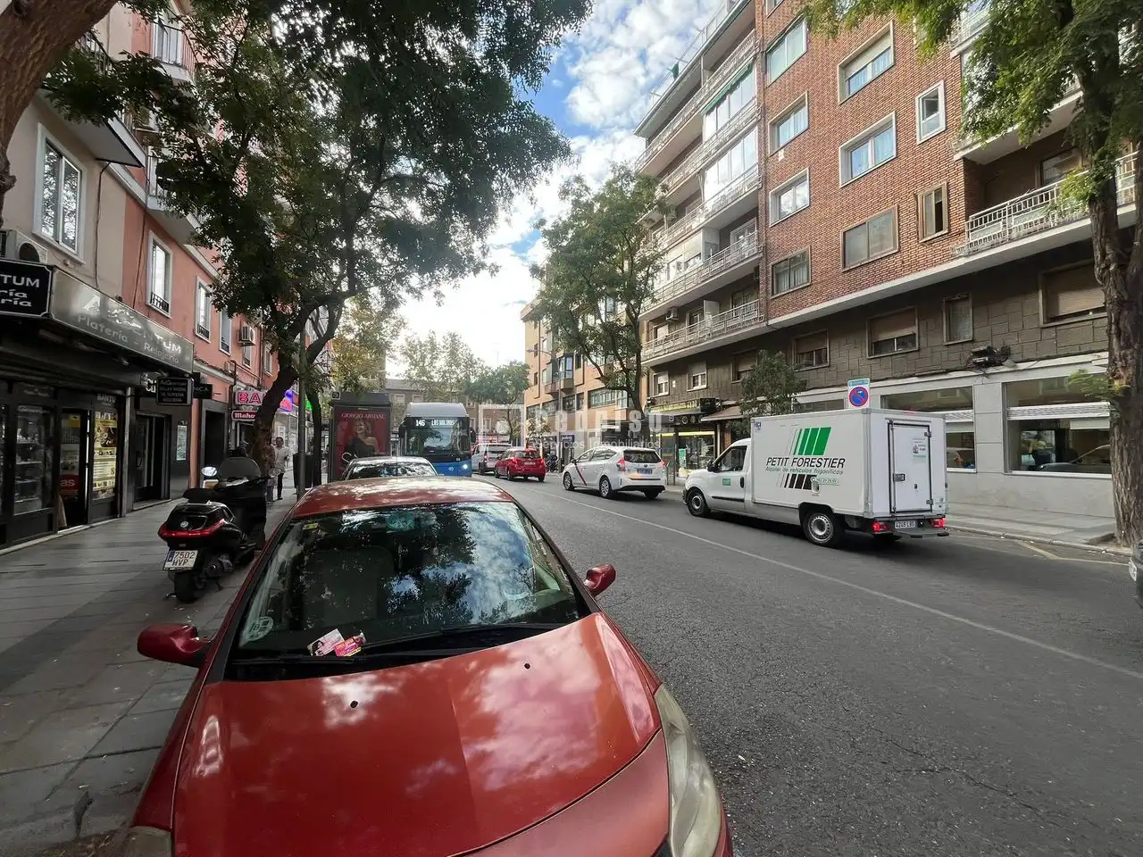 Vista exterior de Piso en venta en Madrid con Calefacción