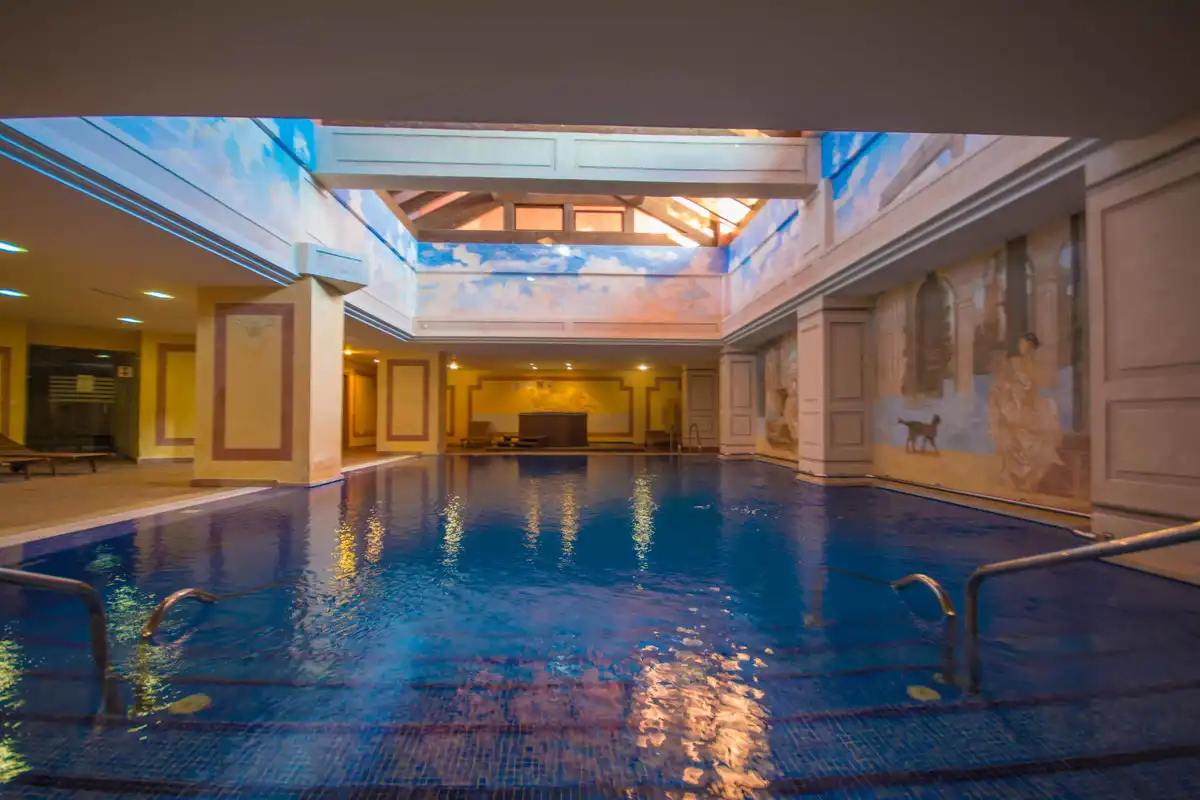 Piscina de Pis en venda en Estepona amb Aire condicionat, Terrassa i Jacuzzi