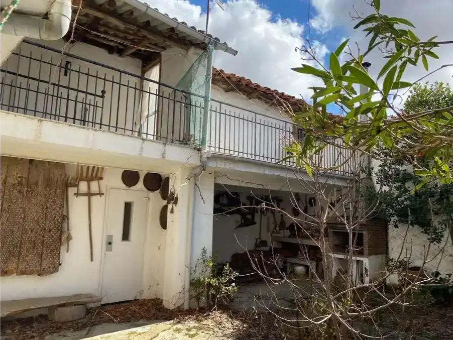 Vista exterior de Finca rústica en venda en Urdiales del Páramo amb Moblat i Balcó