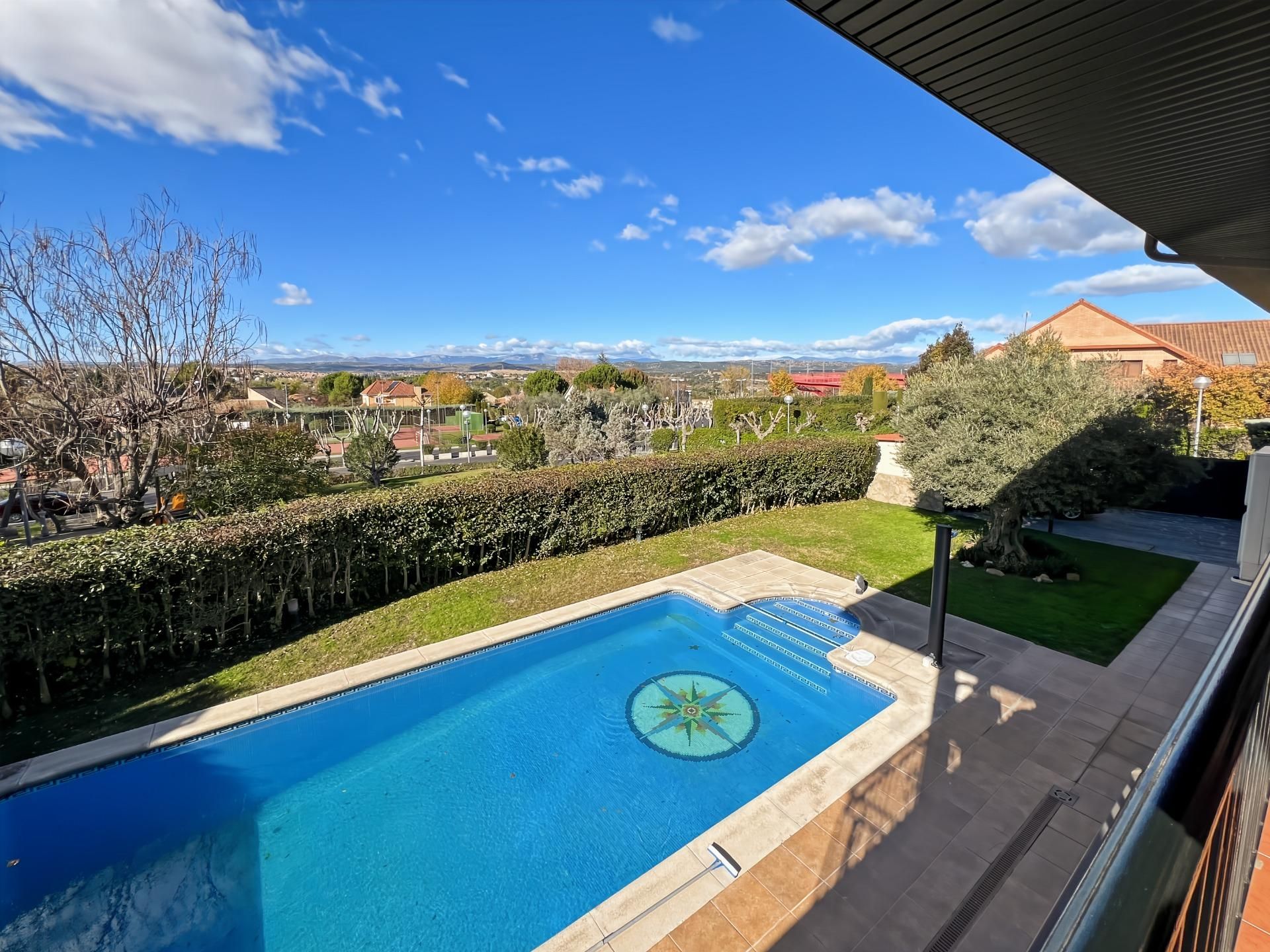 Piscina de Casa o xalet en venda en Majadahonda amb Aire condicionat, Jardí privat i Terrassa