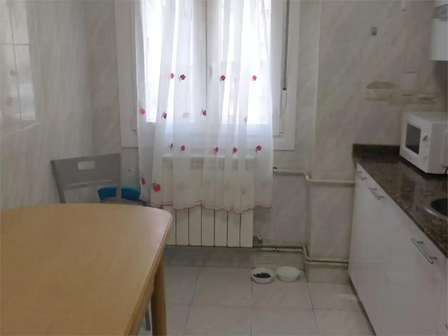 Kitchen of Flat for rent in Gijón   with Parquet flooring, Furnished and Oven
