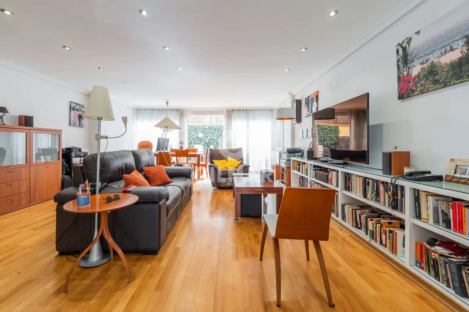 Sala de estar de Casa adosada en venta en Madrid con Calefacción, Jardín privado y Piscina