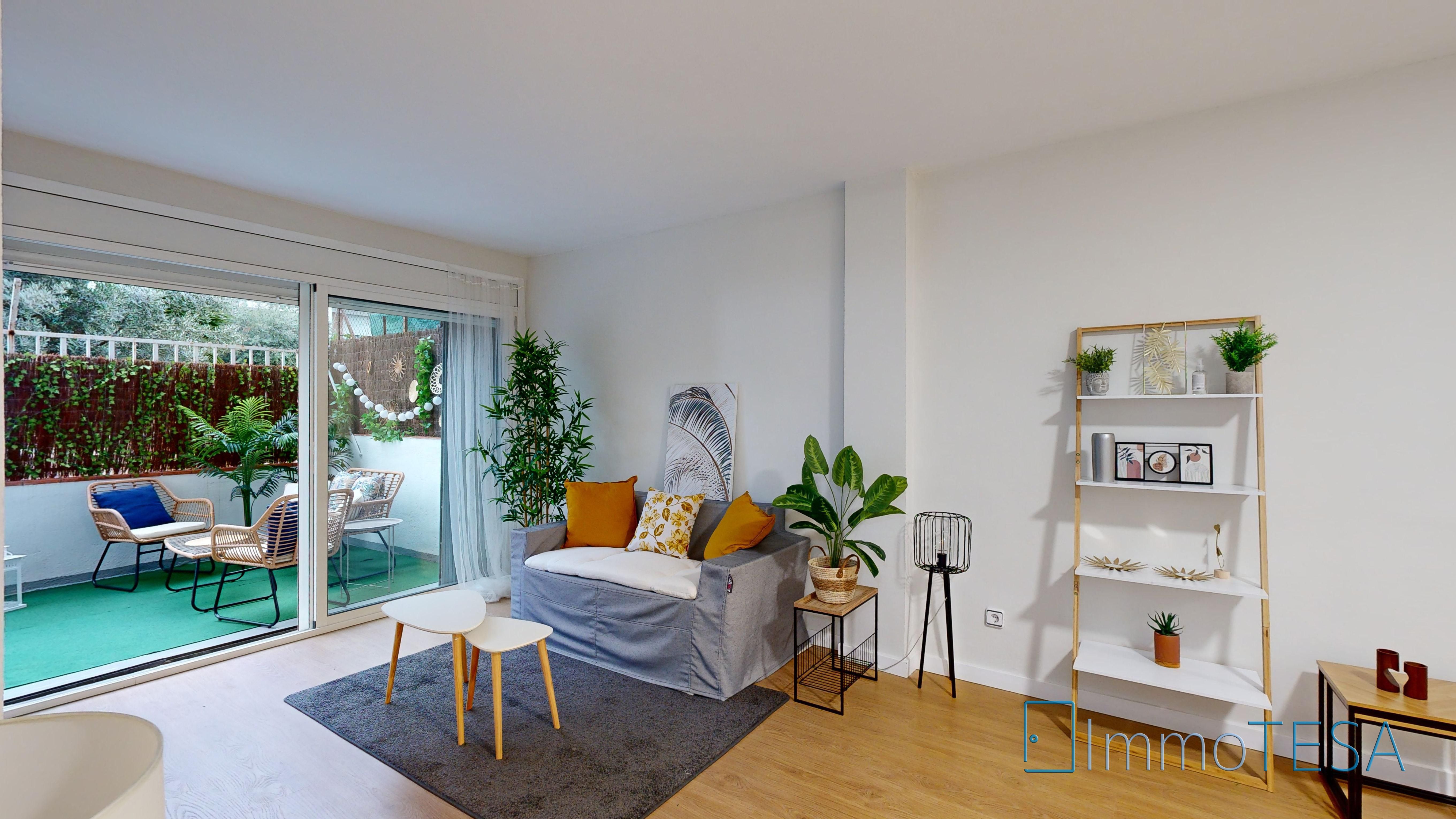 Living room of Planta baja for sale in Barberà del Vallès  with Parquet flooring, Terrace and Oven