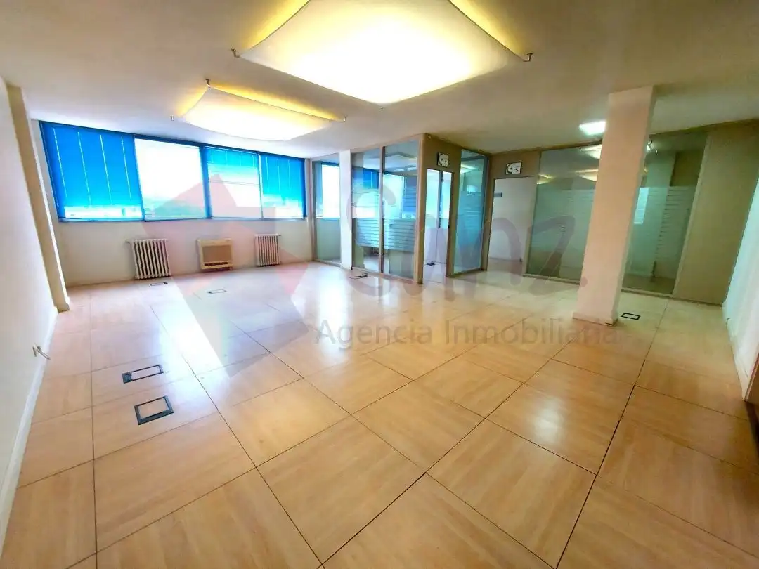 Office space with lift to rent in Centro