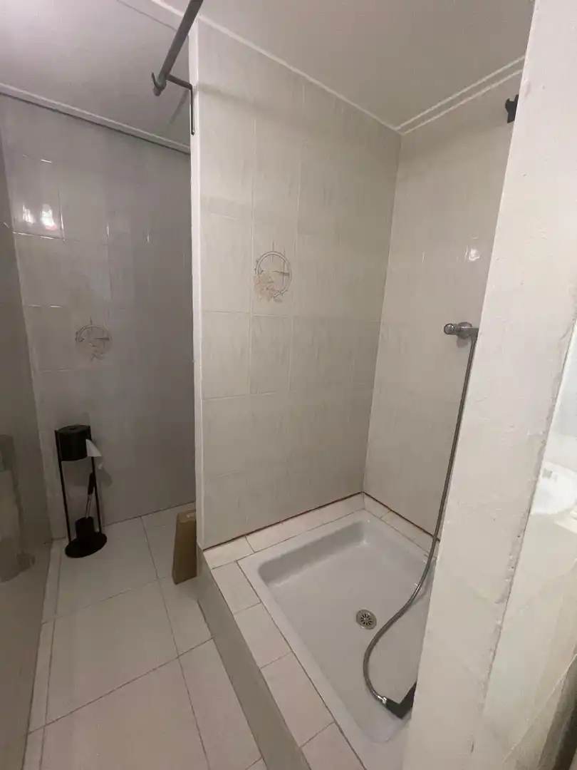Badezimmer von Geschaftsraum zur Miete in Girona