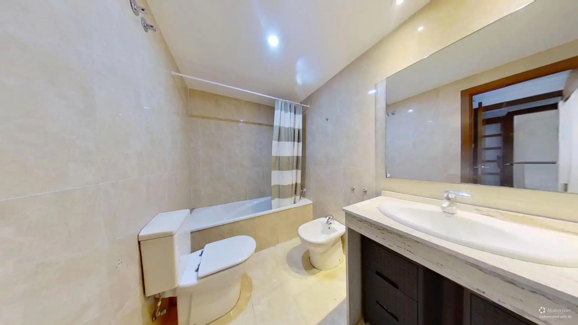 Badezimmer von Wohnung zum Verkauf in Valencia mit Klimaanlage, Privatgarten und Terrasse