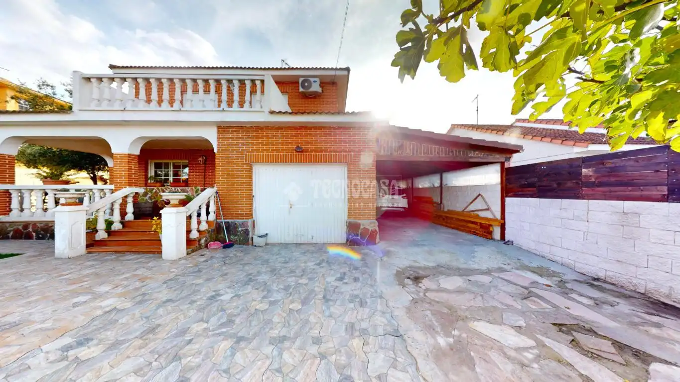 Außenansicht von Wohnung zum Verkauf in El Casar mit Schwimmbad