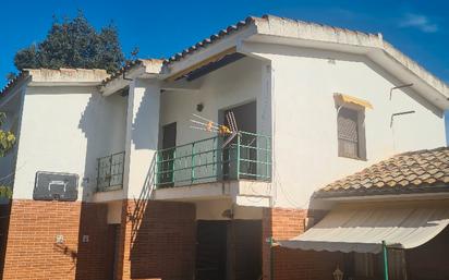 Vista exterior de Casa o xalet en venda en El Catllar  amb Aire condicionat i Terrassa