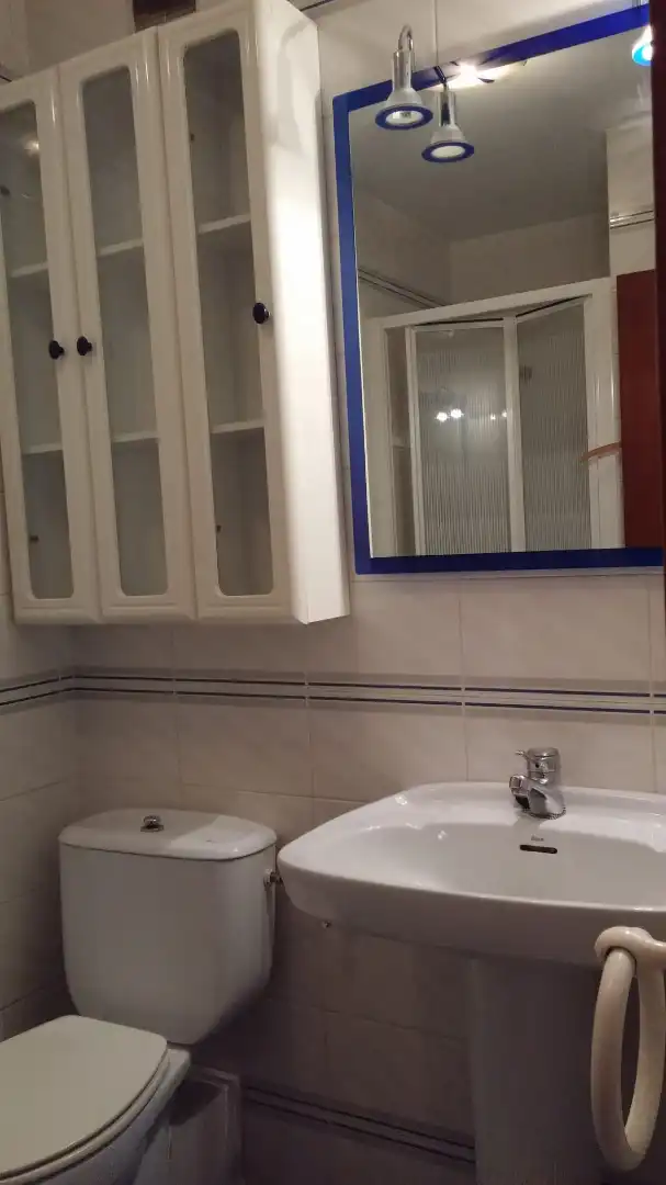Bany de Dúplex de lloguer en Ferrol amb Calefacció, Parquet i Moblat