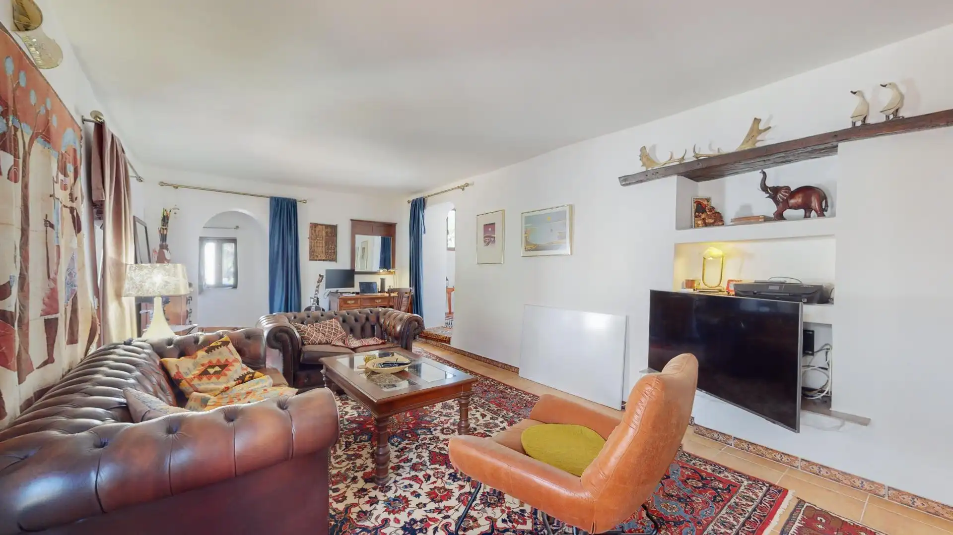 Sala d'estar de Finca rústica en venda en Casares amb Calefacció, Jardí privat i Terrassa