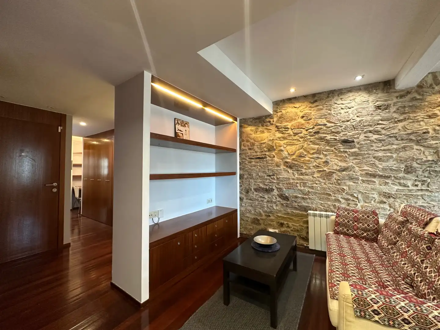 Wohnzimmer von Wohnungen zur Miete in Santiago de Compostela  mit Heizung, Privatgarten und Parkett