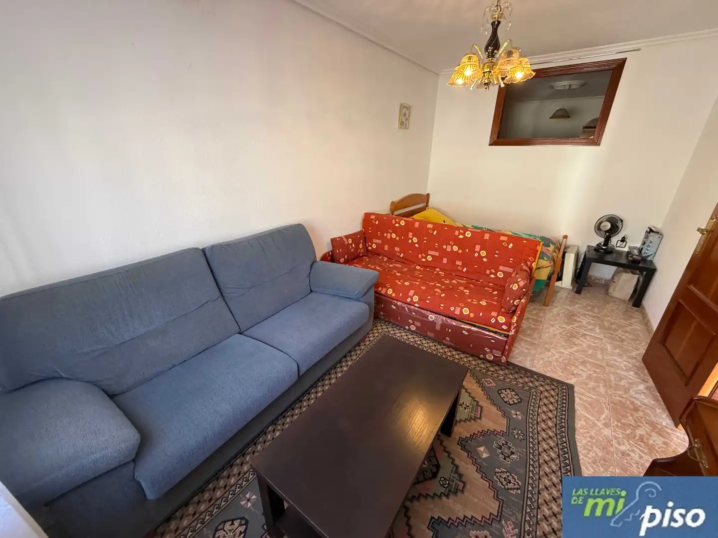 Sala d'estar de Casa o xalet en venda en Nava del Rey amb Calefacció, Jardí privat i Terrassa