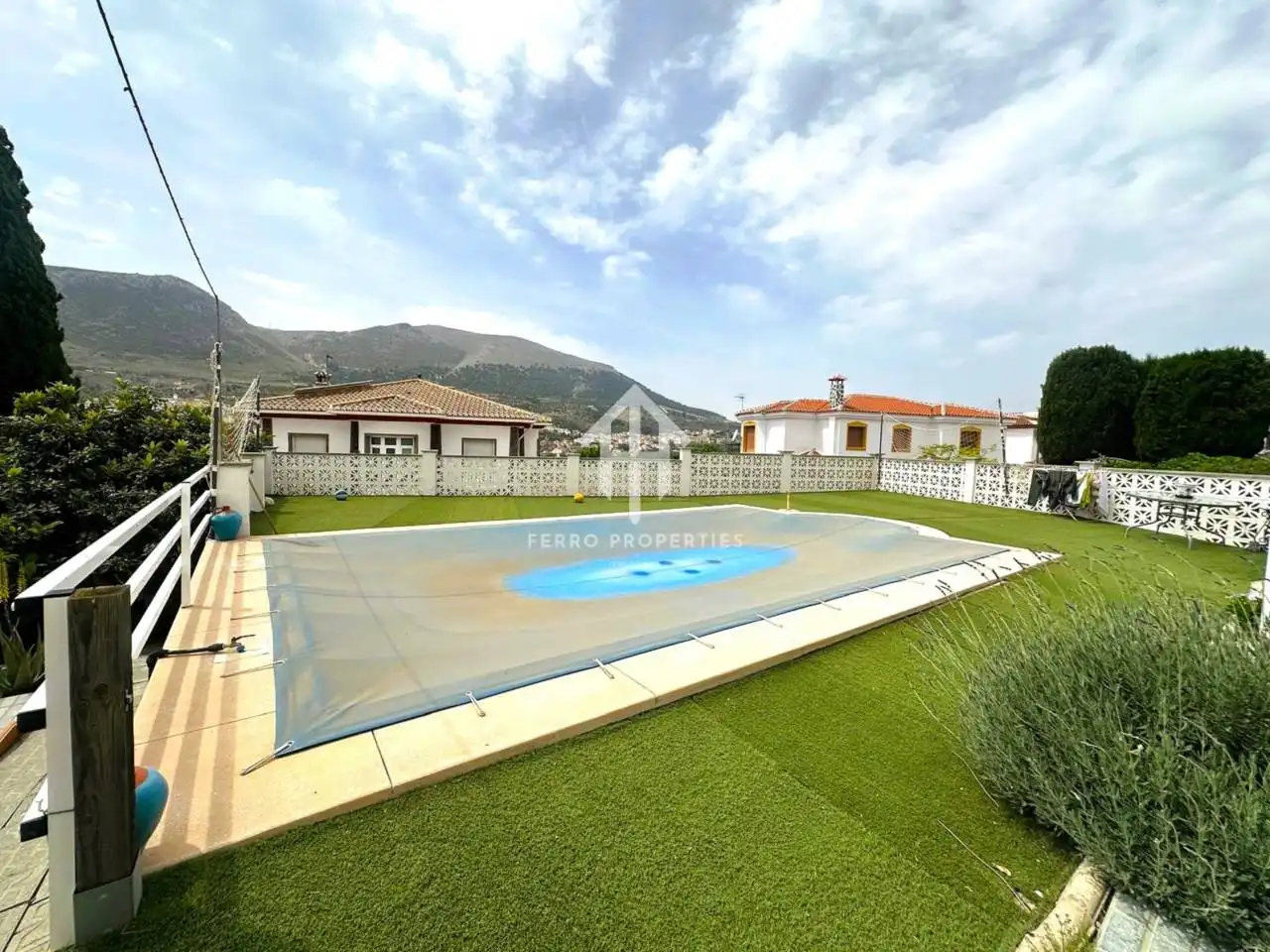 Vista exterior de Casa o xalet en venda en Loja amb Aire condicionat, Jardí privat i Terrassa