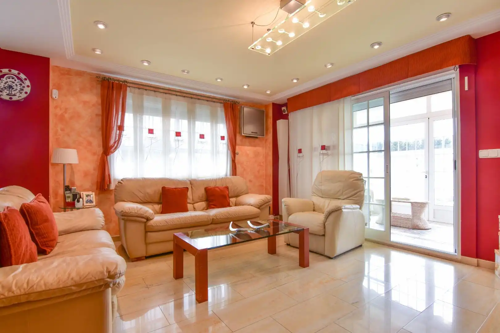 Sala d'estar de Casa o xalet en venda en Picassent amb Aire condicionat, Calefacció i Jardí privat