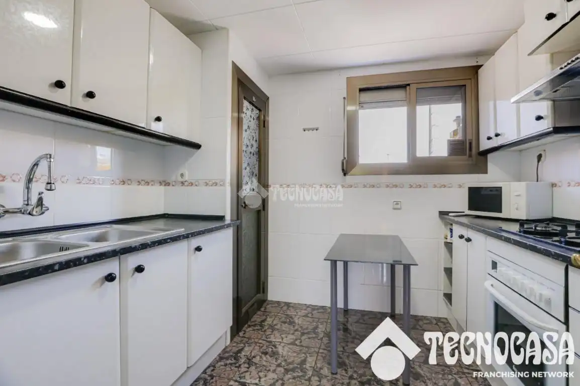 Kitchen of Flat for sale in Sant Vicenç Dels Horts  with Heating