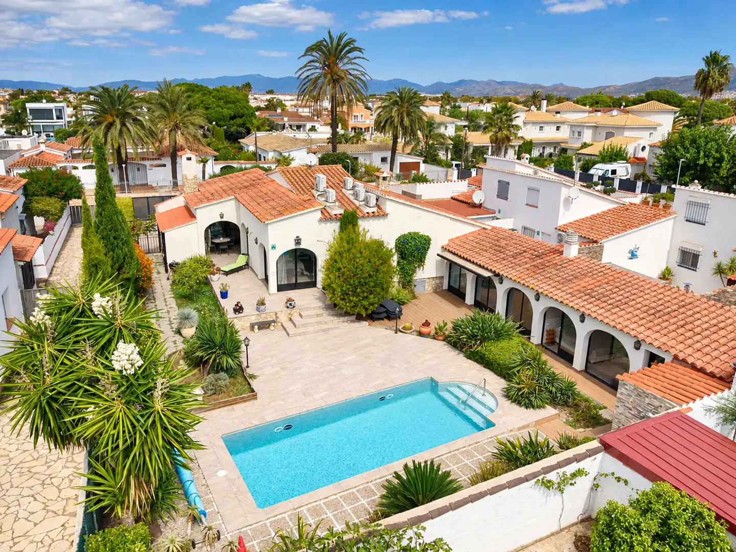 Casa con piscina in vendita a Carrer Alberes 202, imagen 2