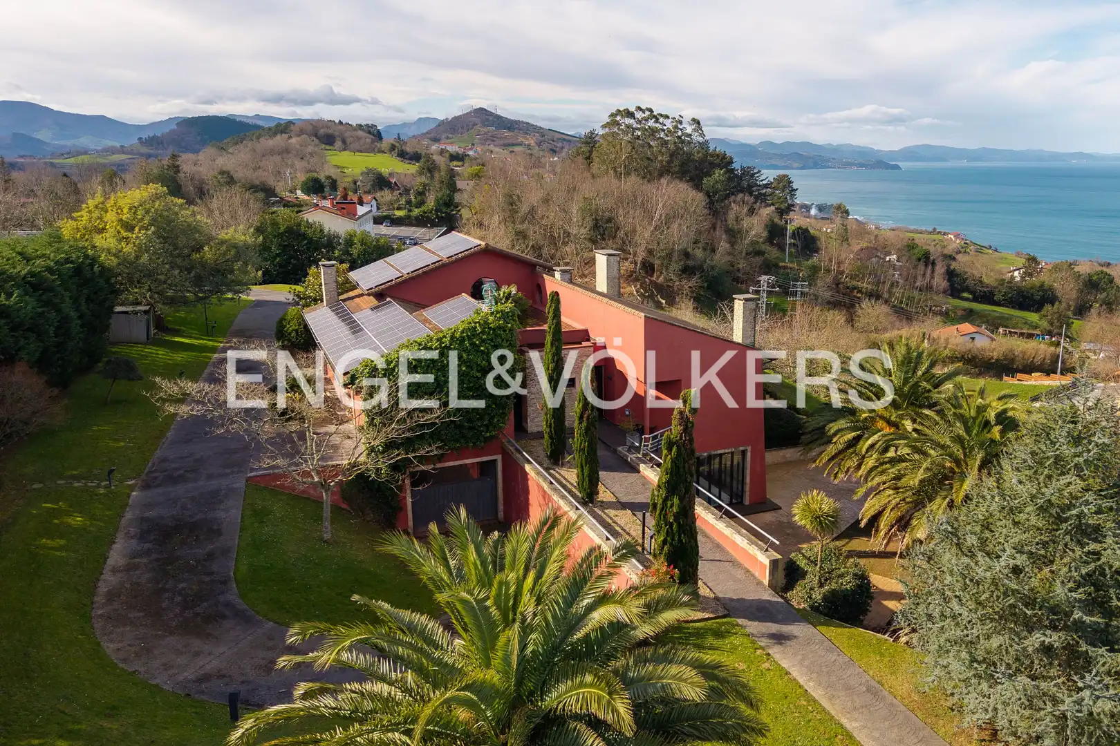Vista exterior de Casa o chalet en venta en Donostia - San Sebastián  con Aire acondicionado, Calefacción y Jardín privado