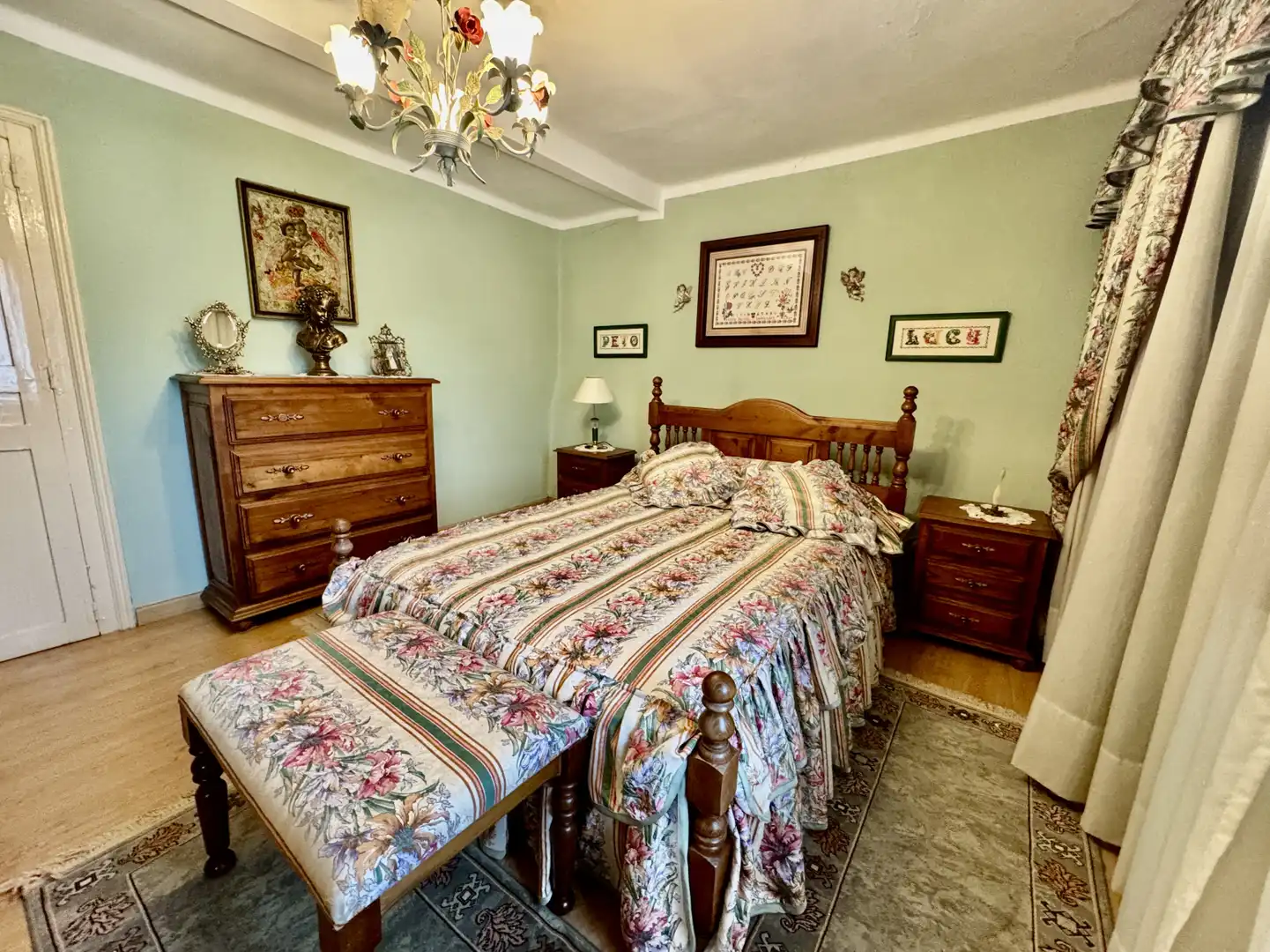 Habitación de Casa adosada en venta en Molledo con Parquet, Terraza y Amueblado