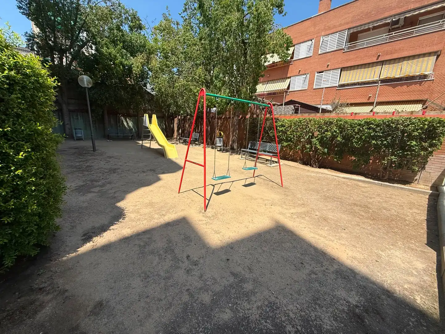 Parkplatz von Wohnung zum Verkauf in Cornellà de Llobregat mit Klimaanlage, Heizung und Parkett